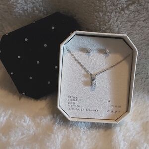 🌺 NIB Silver Plated Cubic Zirconia Pendant & Earring Set